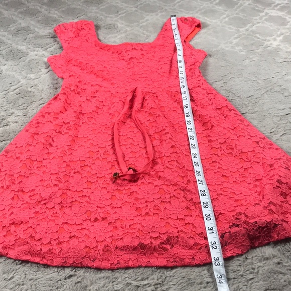 LAST CHANCE CLEARANCE Toi Lace Fit & Flare Dress - Picture 5 of 8